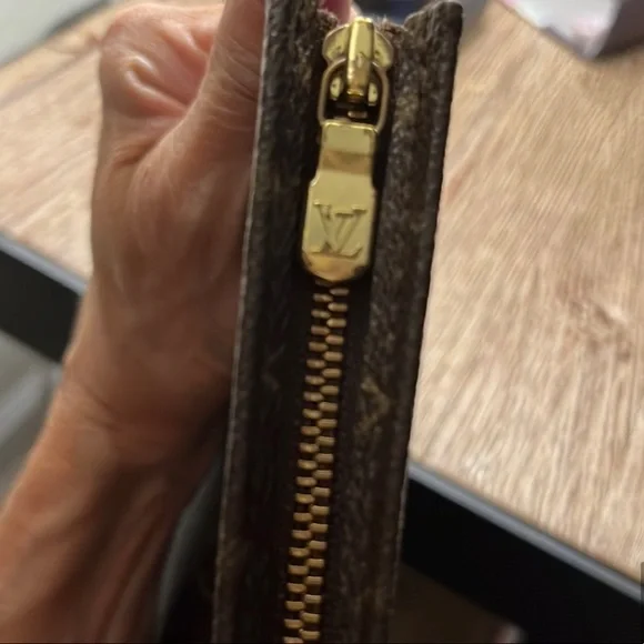 Authentic Louis Vuitton Make-up Bag - Picture 2 of 7